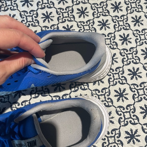 Nike Revolution boys athletic shoe - Picture 4 of 8